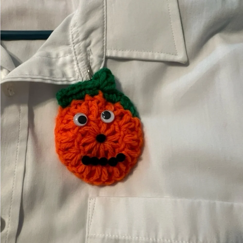 New Halloween Pumpkin Jack-O-Lantern Pin Claw Clasp Bookbag Keychain Charm 10 PC